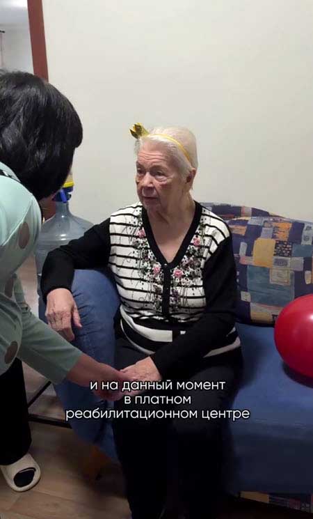 Майя Донцова навестила свою бабушку, которая находится в реабилитационном центре