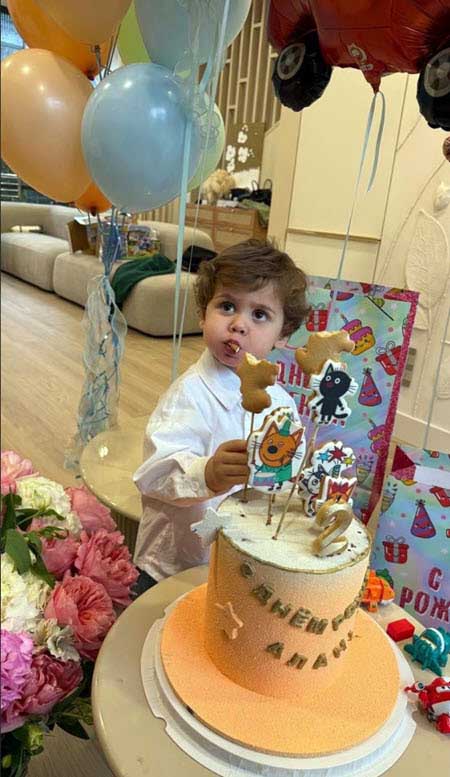 Младшему сыну Пинчук и Чобаняна исполнилось 2 года