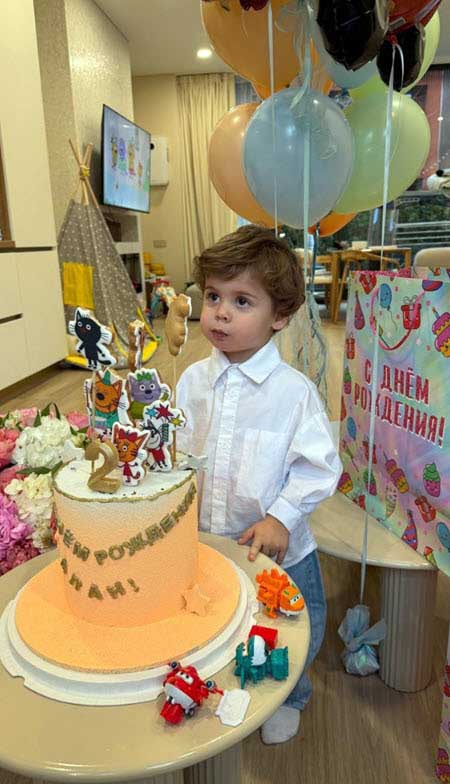 Младшему сыну Пинчук и Чобаняна исполнилось 2 года