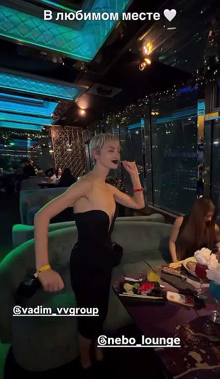 Две близкие подружки встретились за периметром