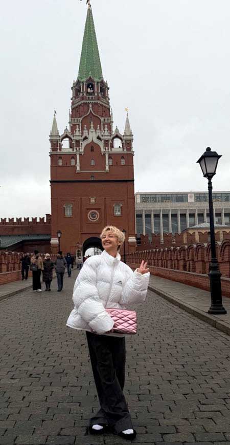 Две близкие подружки встретились за периметром