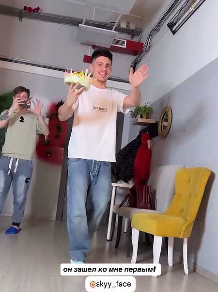 Элина Рахимова продемонстрировала подарки, полученные в день рождения