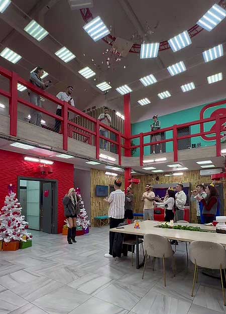 Элина Рахимова продемонстрировала подарки, полученные в день рождения