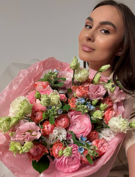 Лера Фрост готовится к грандиозному празднику по случаю дня рождения сына