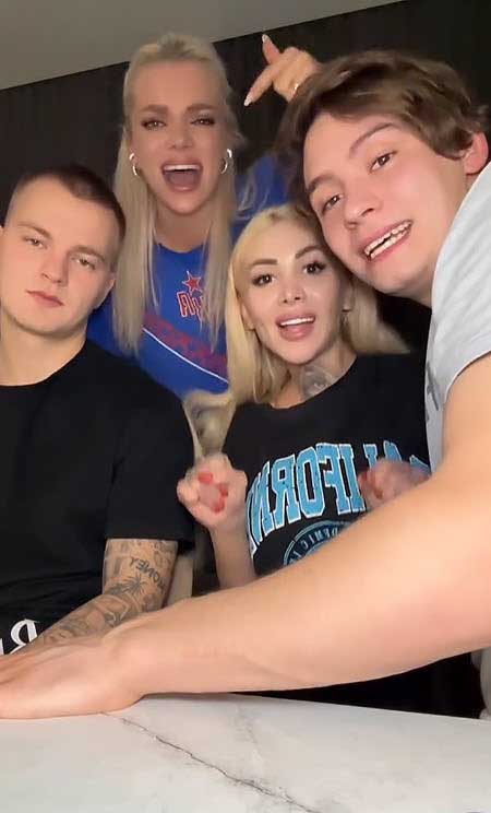 Клава Безверхова купила дом и познакомилась с мамой своего парня