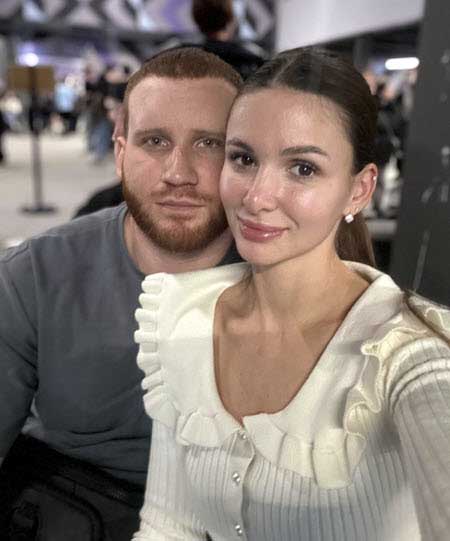 Вика Чуева выплачивает большой долг, взятый на ее имя бывшим мужем Андреем Чуевым