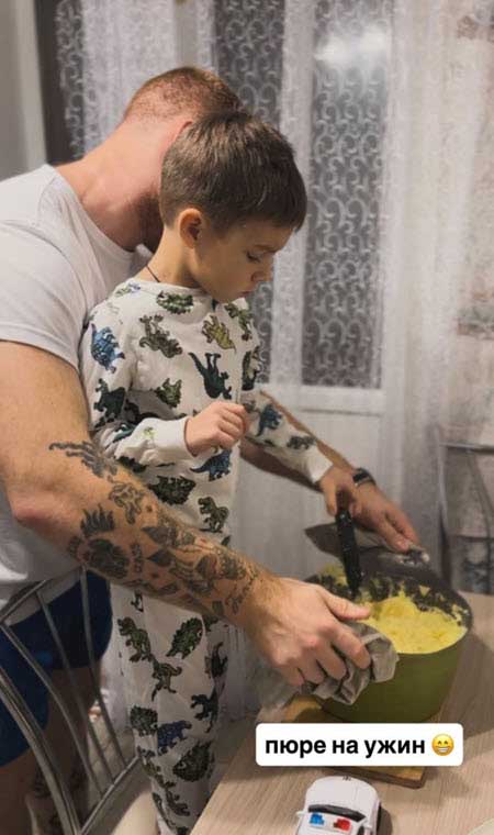 Вика Чуева выплачивает большой долг, взятый на ее имя бывшим мужем Андреем Чуевым