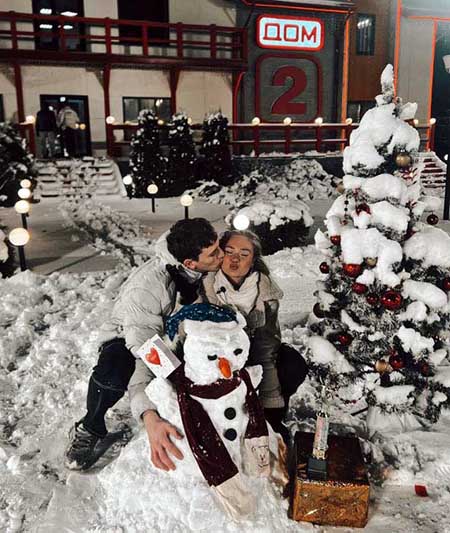 Евгений Сидоров изменил Каролине Салтыковой с Ксенией Карповой, которая строит отношения и живет с Альбертом Гракович