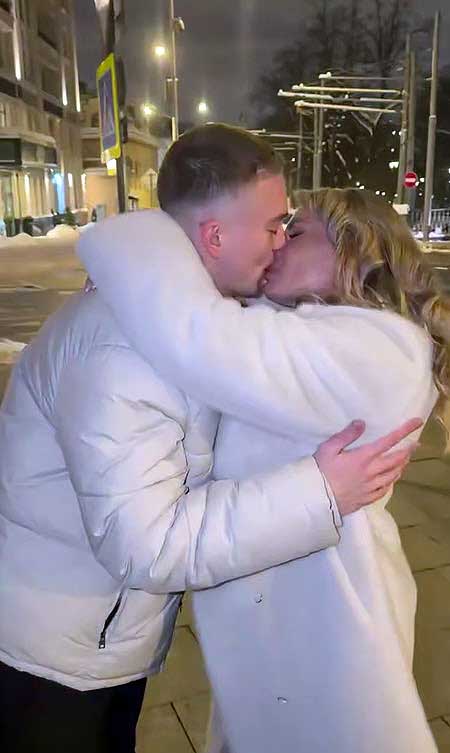 Артем преподнес Веронике очередной дорогой подарок или это еще одно предложение выйти за него замуж?