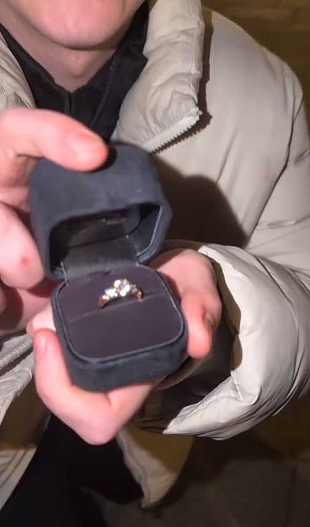 Артем преподнес Веронике очередной дорогой подарок или это еще одно предложение выйти за него замуж?