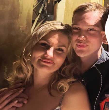 Артем преподнес Веронике очередной дорогой подарок или это еще одно предложение выйти за него замуж?