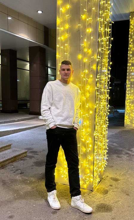 На проект пришел новый парень, прям «человек-оркестр» - актер, автор песен, сексолог, массажист, аниматор Даниил Черкасов