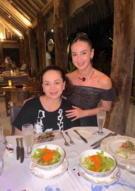 Ольга Бузова отметила свой день рождения на Мальдивах с мамой