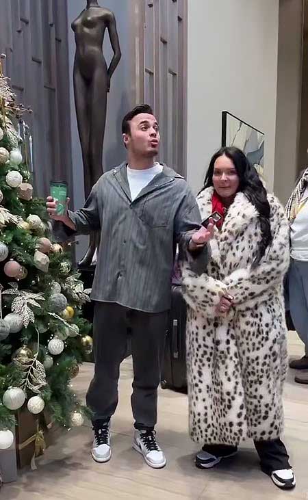 Алексей Купин показал свою съемную квартиру в Москва-Сити