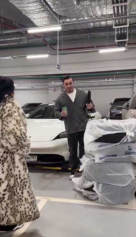 Алексей Купин показал свою съемную квартиру в Москва-Сити