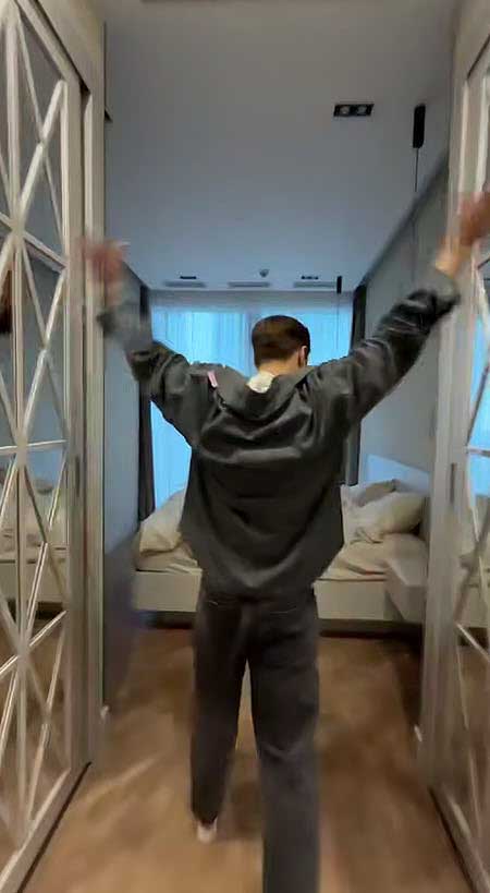 Алексей Купин показал свою съемную квартиру в Москва-Сити