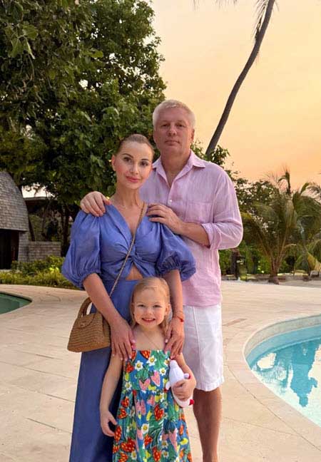 Бородина с мужем и Орлова с мужем и дочкой отдыхают на Мальдивах