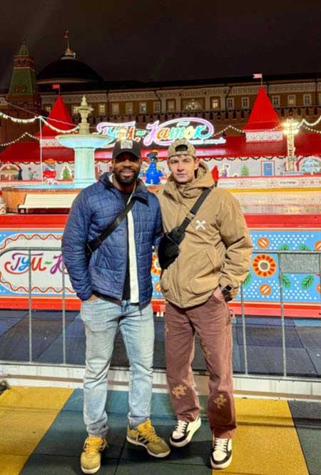 Новогодние фото бывших участников проекта