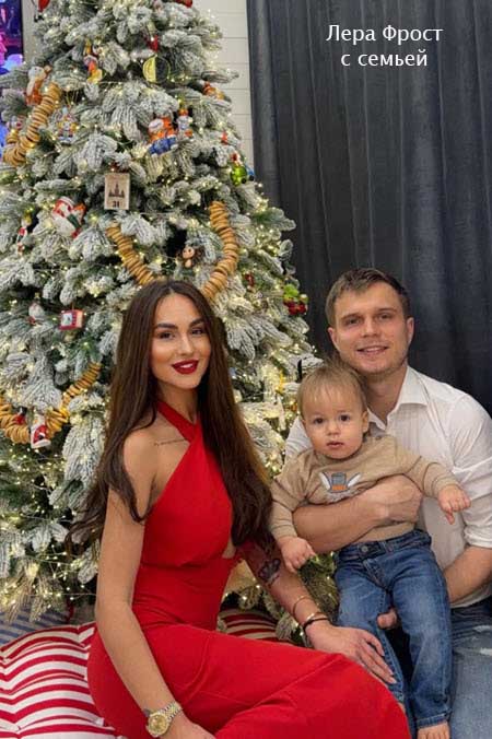 Новогодние фото бывших участников проекта