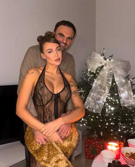 Новогодние фото бывших участников проекта