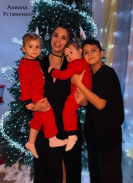 Новогодние фото бывших участников проекта