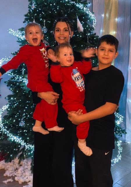 Новогодние фото бывших участников проекта