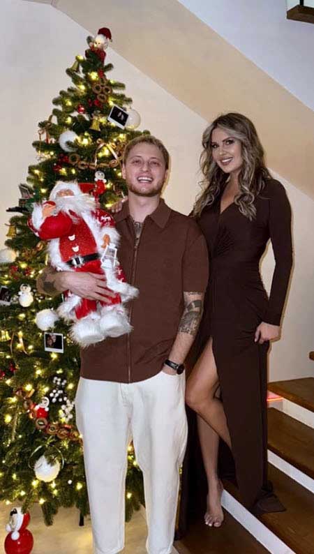 Новогодние фото бывших участников проекта