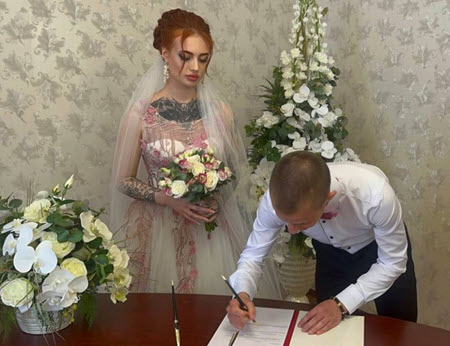 Ксения Карпова с бывшим мужем Алексеем отправились в гости к сыну, Ксюша показала свадебные фото