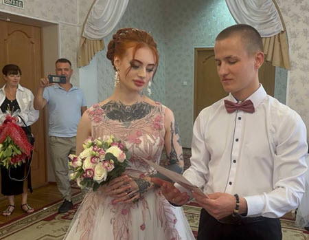 Ксения Карпова с бывшим мужем Алексеем отправились в гости к сыну, Ксюша показала свадебные фото