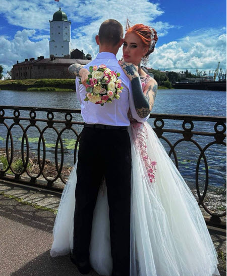 Ксения Карпова с бывшим мужем Алексеем отправились в гости к сыну, Ксюша показала свадебные фото