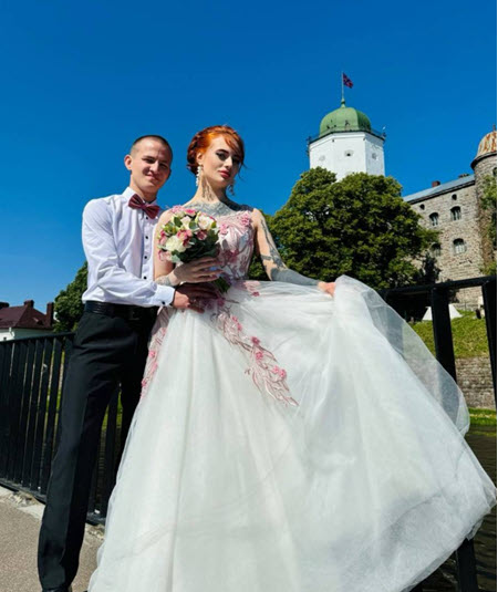 Ксения Карпова с бывшим мужем Алексеем отправились в гости к сыну, Ксюша показала свадебные фото