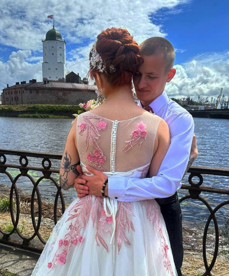 Ксения Карпова с бывшим мужем Алексеем отправились в гости к сыну, Ксюша показала свадебные фото