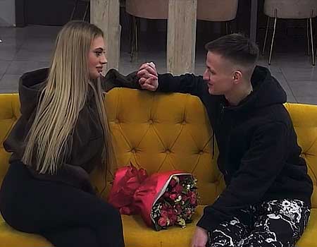 Ксения Карпова с бывшим мужем Алексеем отправились в гости к сыну, Ксюша показала свадебные фото