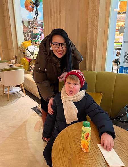 Саша Чepнo ищет няню и жалуется на плохое поведение сына