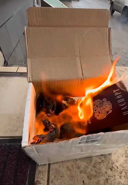 На проекте новый участник, скандальный блогер из Чебоксар, Денис Николаев, которого в соцсетях называют «сосичником»