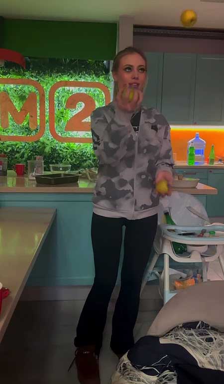 Супруги Ксения и Алексей Карповы ежедневно общаются с сыном по видеосвязи