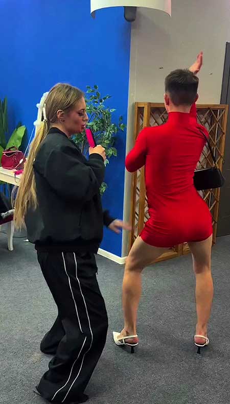 Супруги Ксения и Алексей Карповы ежедневно общаются с сыном по видеосвязи