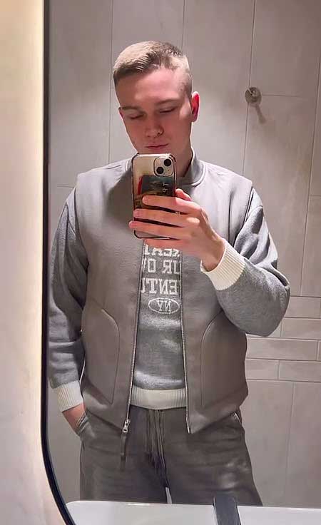 Артем Гавришов собирает деньги с подписчиков на цветы Веронике