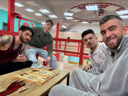 Квашникова считает, что Игорь жалеет о том, что они ушли с проекта