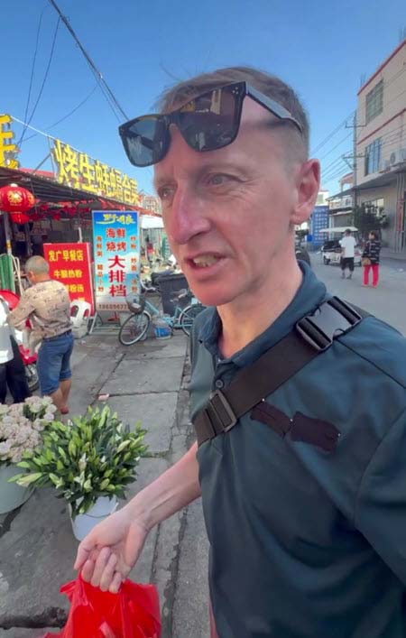 Никита Гуранда и Альберт Гракович поздравили своих дам с праздником