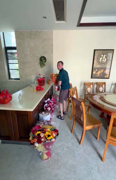 Никита Гуранда и Альберт Гракович поздравили своих дам с праздником