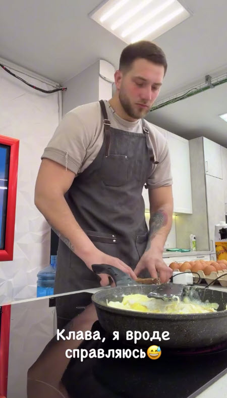 Владимир Балан отлично справился с ролью няни для сына Клавы