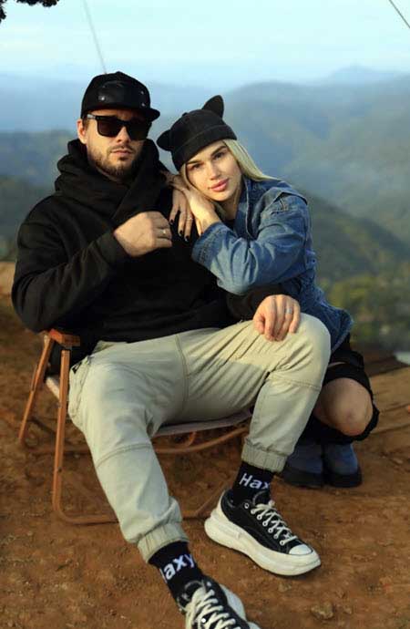 Евгений и Настя Ромашовы уже почти месяц живут в Китае