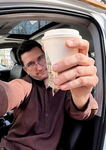 Дмитрий Луковкин устроился на работу, теперь он не бизнесмен, а таксист