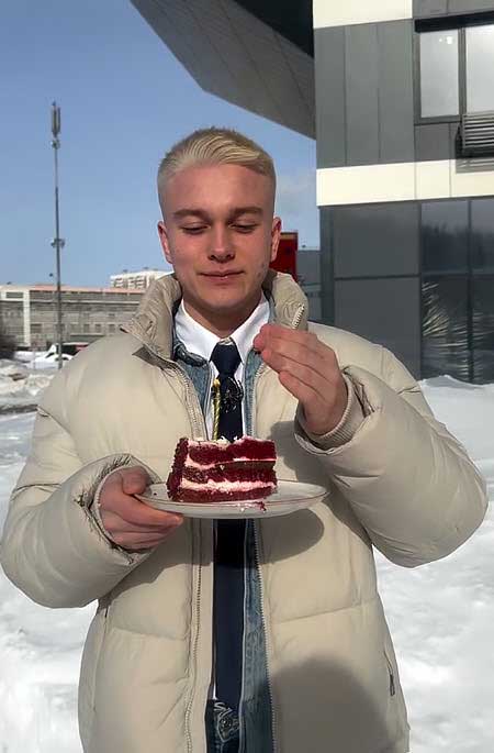 Кто-то снял видео с ДР Артема Гавришова, на котором была Вероника и теперь шантажирует Артема, требуя денег