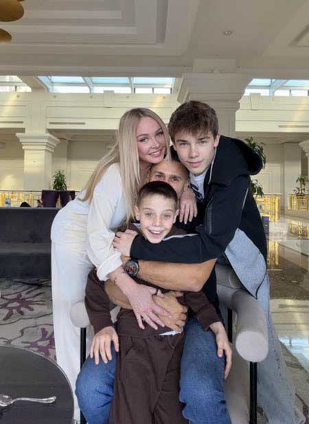 Свежие фото детей бывших участников проекта