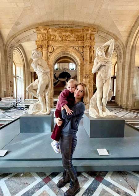 Свежие фото ведущих проекта Дом 2