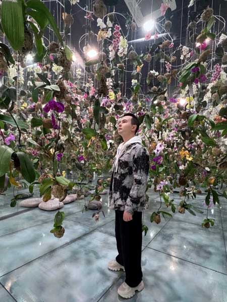 Свежие фото ведущих проекта Дом 2