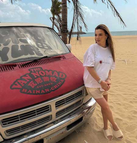 Свежие фото ведущих проекта Дом 2