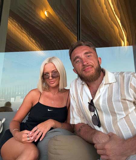 Элина Рахимова проводила брата и продолжает отдыхать в Таиланде одна